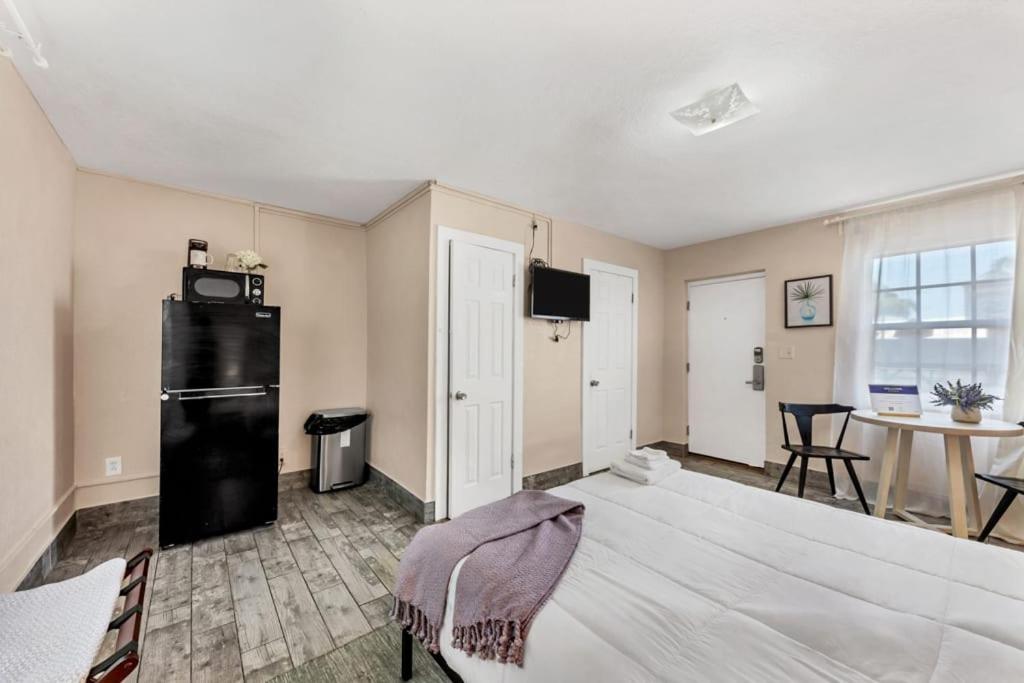 Located By The Beach 1 Bedroom With Parking And Pool Clearwater Dış mekan fotoğraf