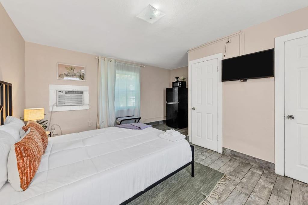 Located By The Beach 1 Bedroom With Parking And Pool Clearwater Dış mekan fotoğraf
